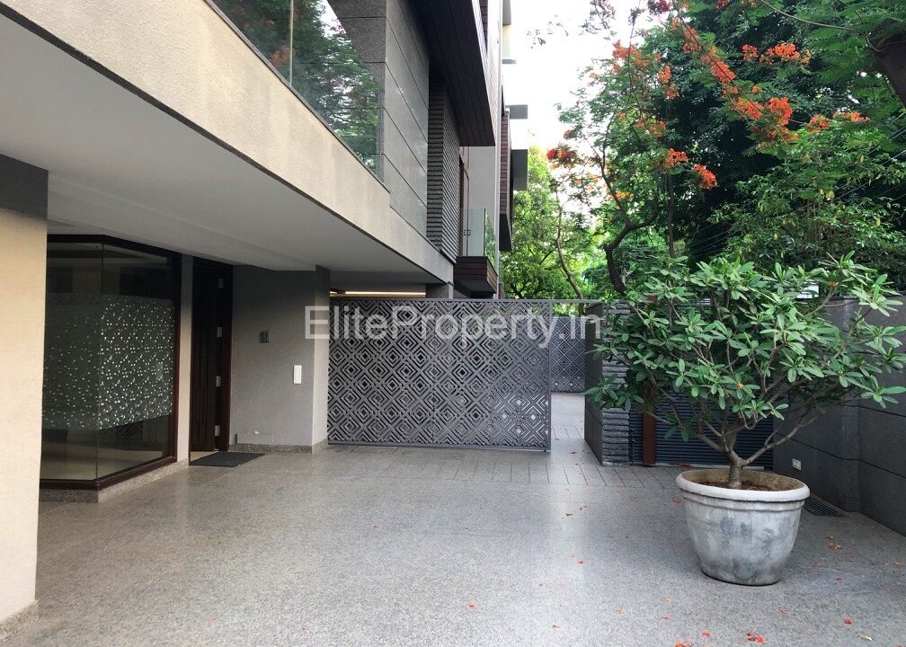 5-BHK-Luxurious-Duplex-Apartment-Panchsheel-Park-Delhi